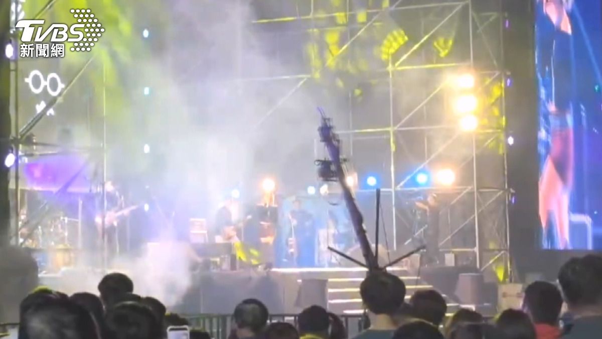 北捷隨機殺人後 彰化演唱會「持盾警力」全場巡邏防突襲。(圖/TVBS)