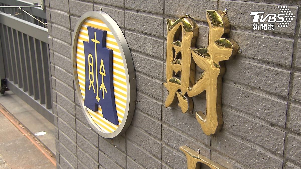 財政學者提醒，稅收連年超徵並不代表我國財政有剩餘，只是「實際的稅收大於預估的稅收」，國內的債務問題依然有待解決。(資料照)