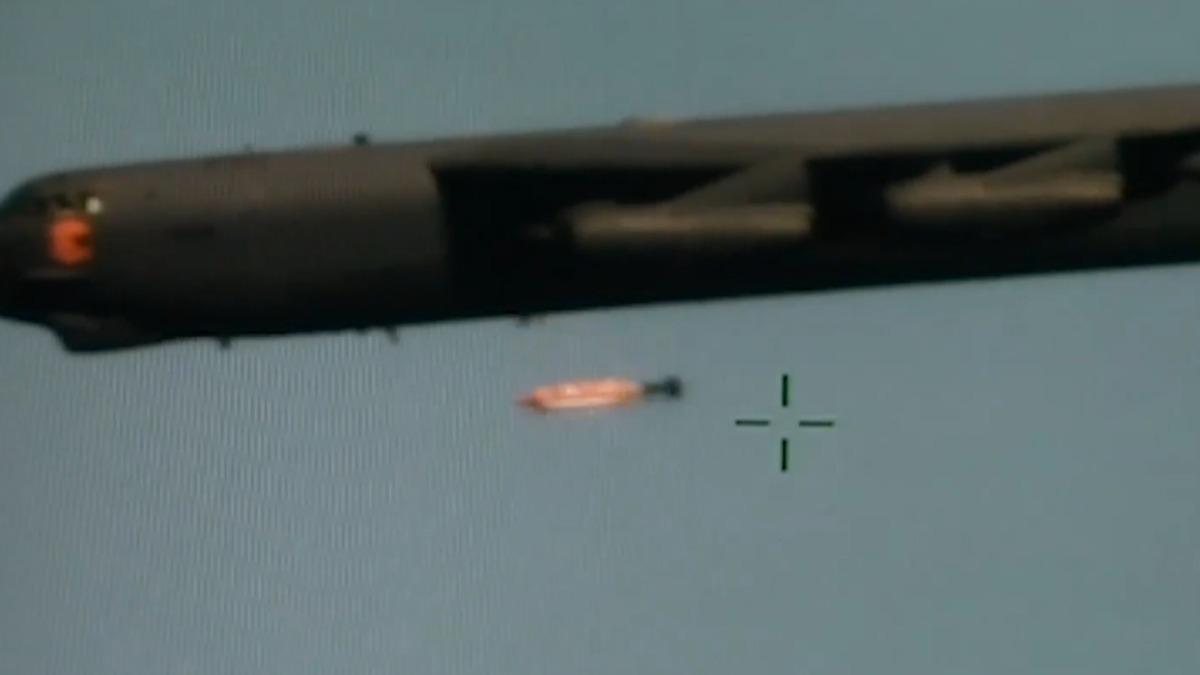 美國現役的智慧型水雷如QS-ER，可由P-3C反潛巡邏機等空中載台施放，並具備聲紋資料庫，能自動針對敵方艦艇進行辨識，進而反制。(圖／DVIDS)