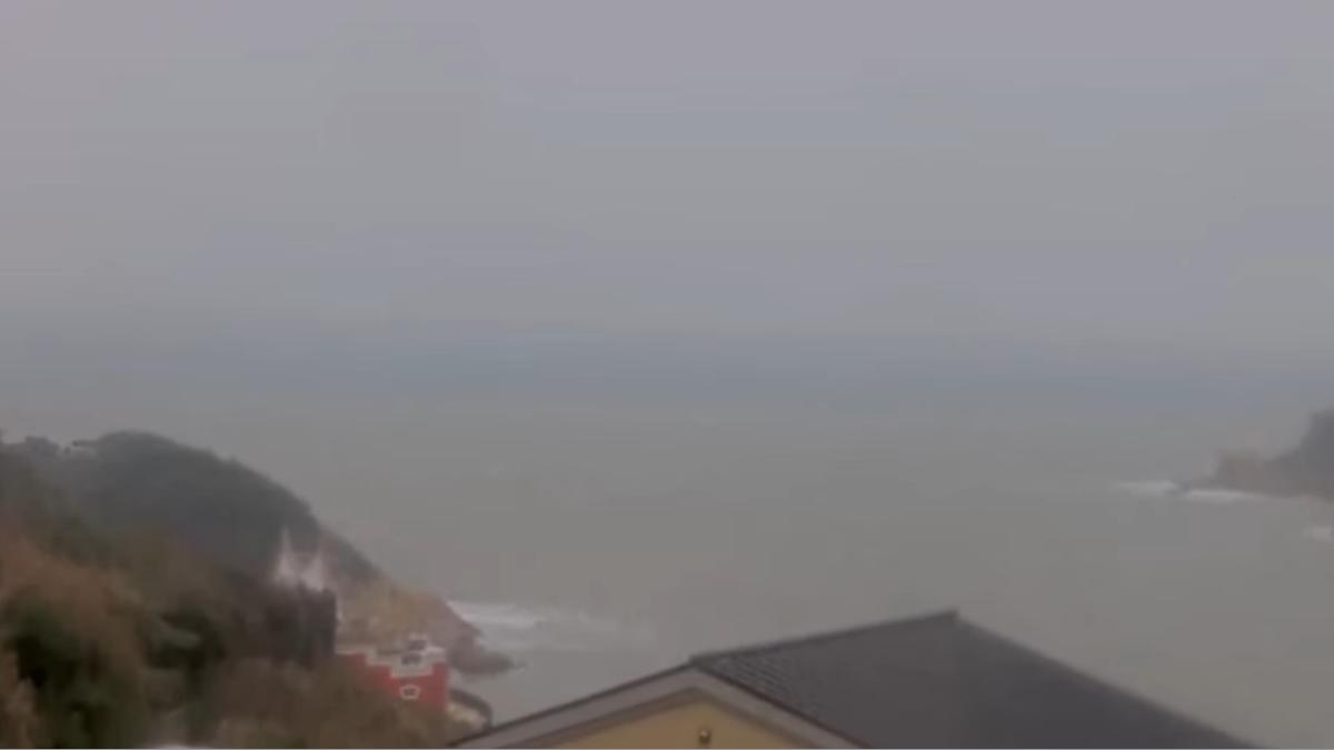 天空灰濛濛!東北季風挾境外污染 19縣市空污警報、馬祖亮紅燈