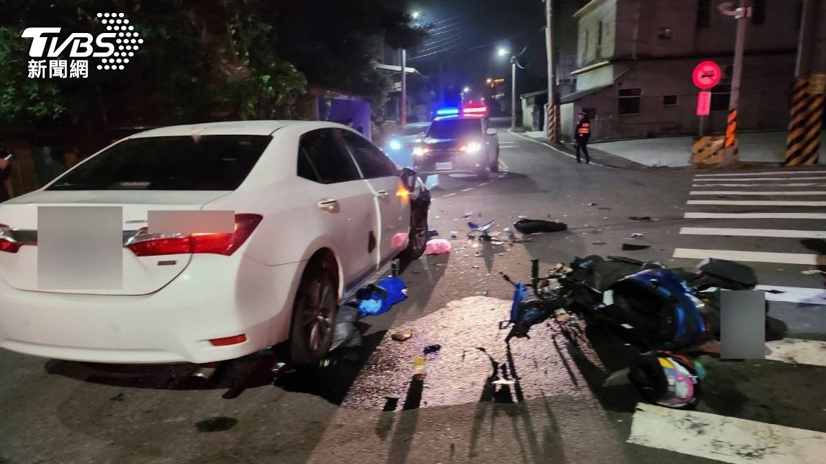 23歲男載小7歲女友夜遊！台61左轉對撞機車　騎士重摔亡