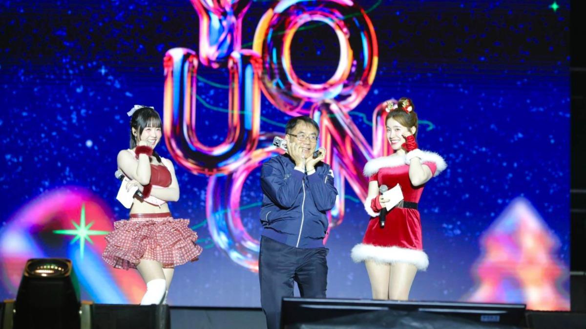 籃籃、黃偉哲和李多慧熱情互動。（圖／TVBS）