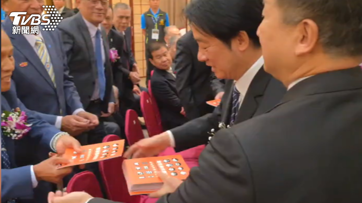 賴清德赴新竹發送小橘書,強調憲兵是反恐重要基石。(圖/TVBS)