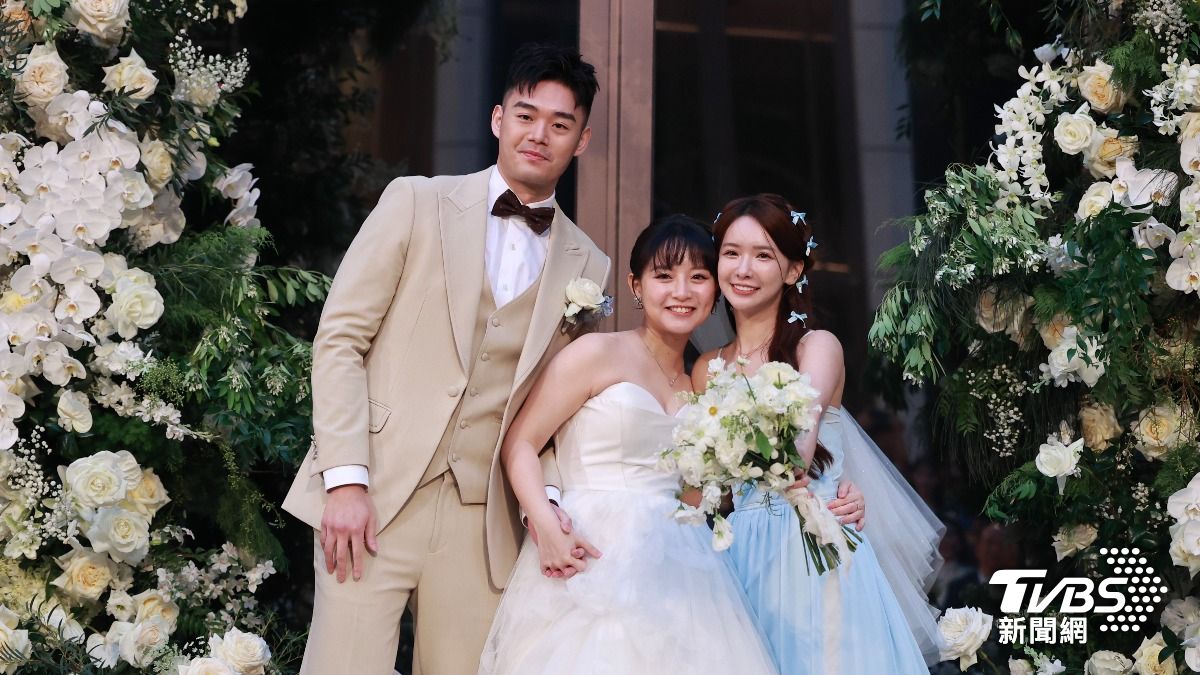 直擊／十元挺5月孕肚披絕美白紗！啦啦女神「接到捧花」　賓客名單曝光