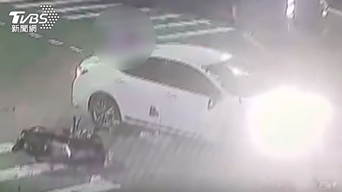 西濱橋下悲劇!22歲機車騎士「撞上左轉車輛」喪命。(圖/警方提供)