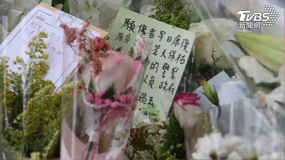 走台北街頭少用手機? 外國客說明仍常用手機找景點路線。（圖／TVBS）