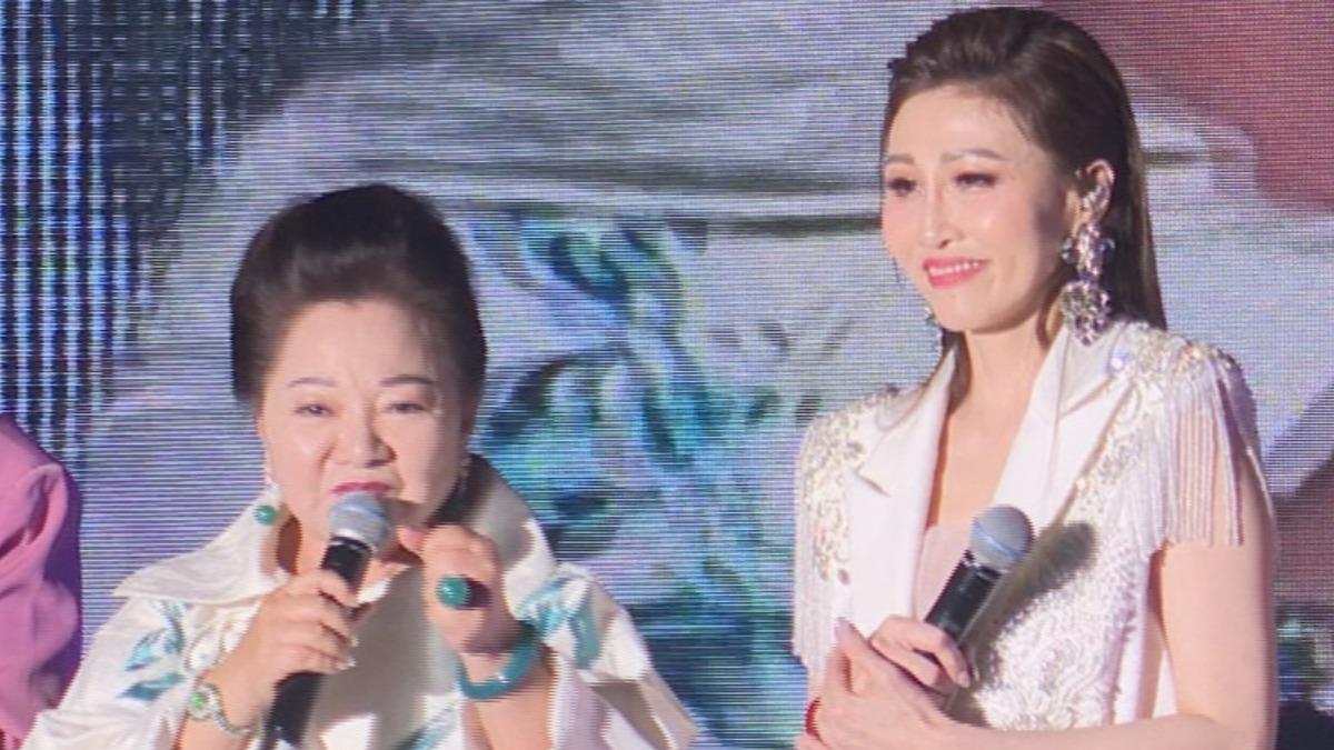白冰冰才高喊「不能廢死刑」！露面力挺美魔女　眾人搶拍照笑了