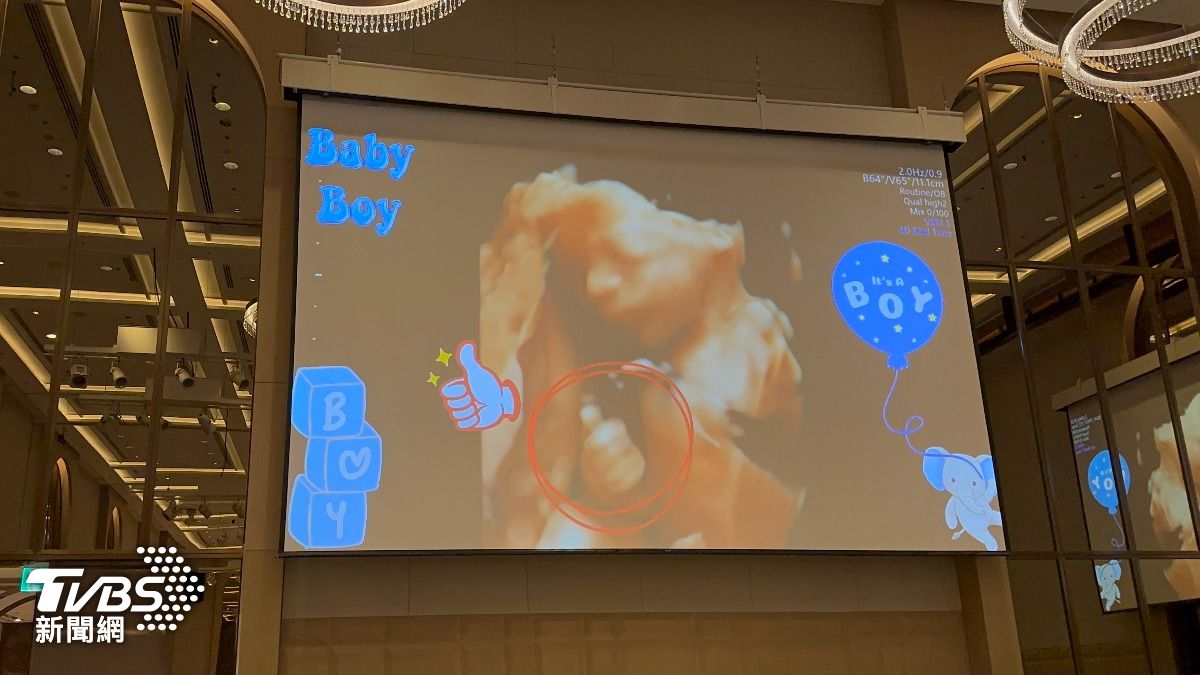 王齊麟和十元在婚禮現場公布是男寶寶。（圖／黃城碩攝）