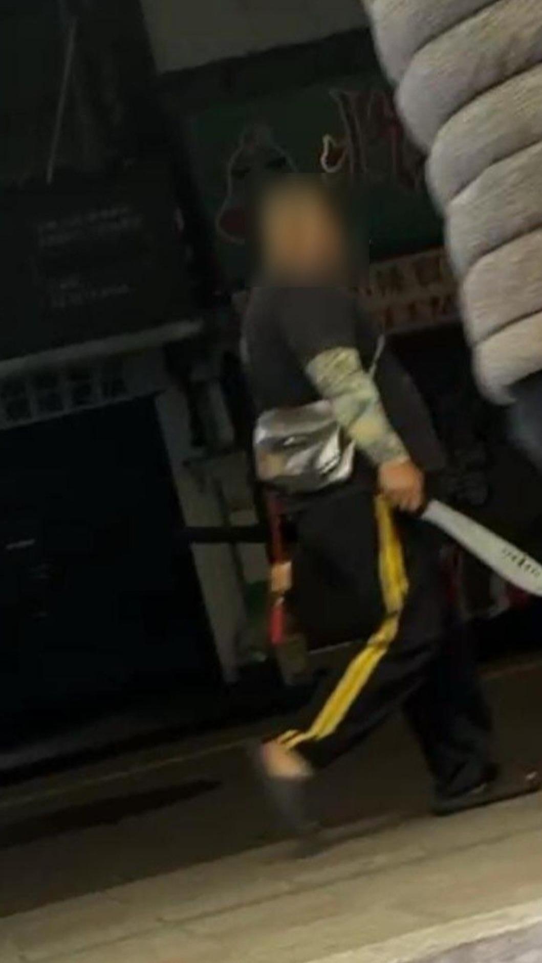 謝男供稱不滿遭一名遊民比出不雅手勢，憤而持刀欲討回公道。（圖／hxuxxzi提供）