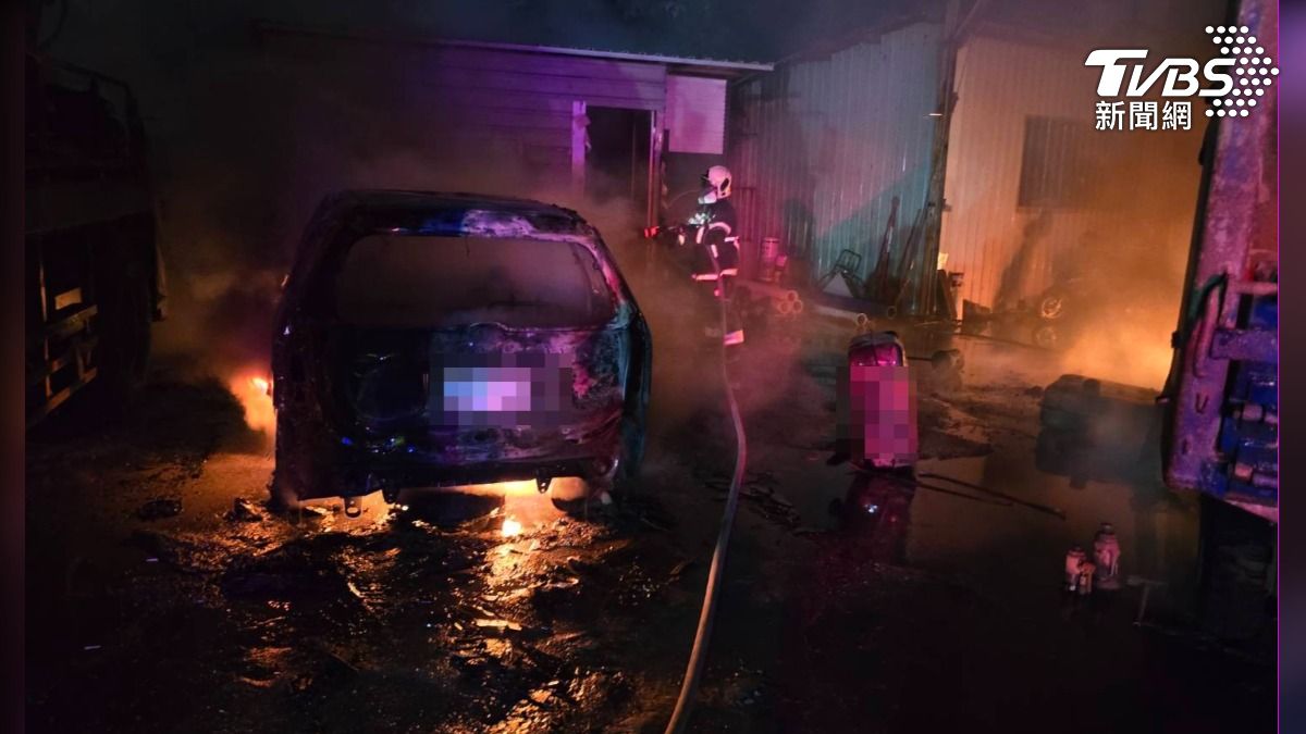 高雄修車廠暗夜爆燃 見廠房「付之一炬」老闆心痛救火灼傷送醫