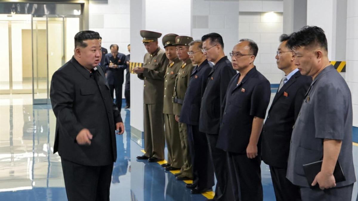 金正恩9小時「地獄」視察!7旬幹部全程站著 答不出問題下場慘