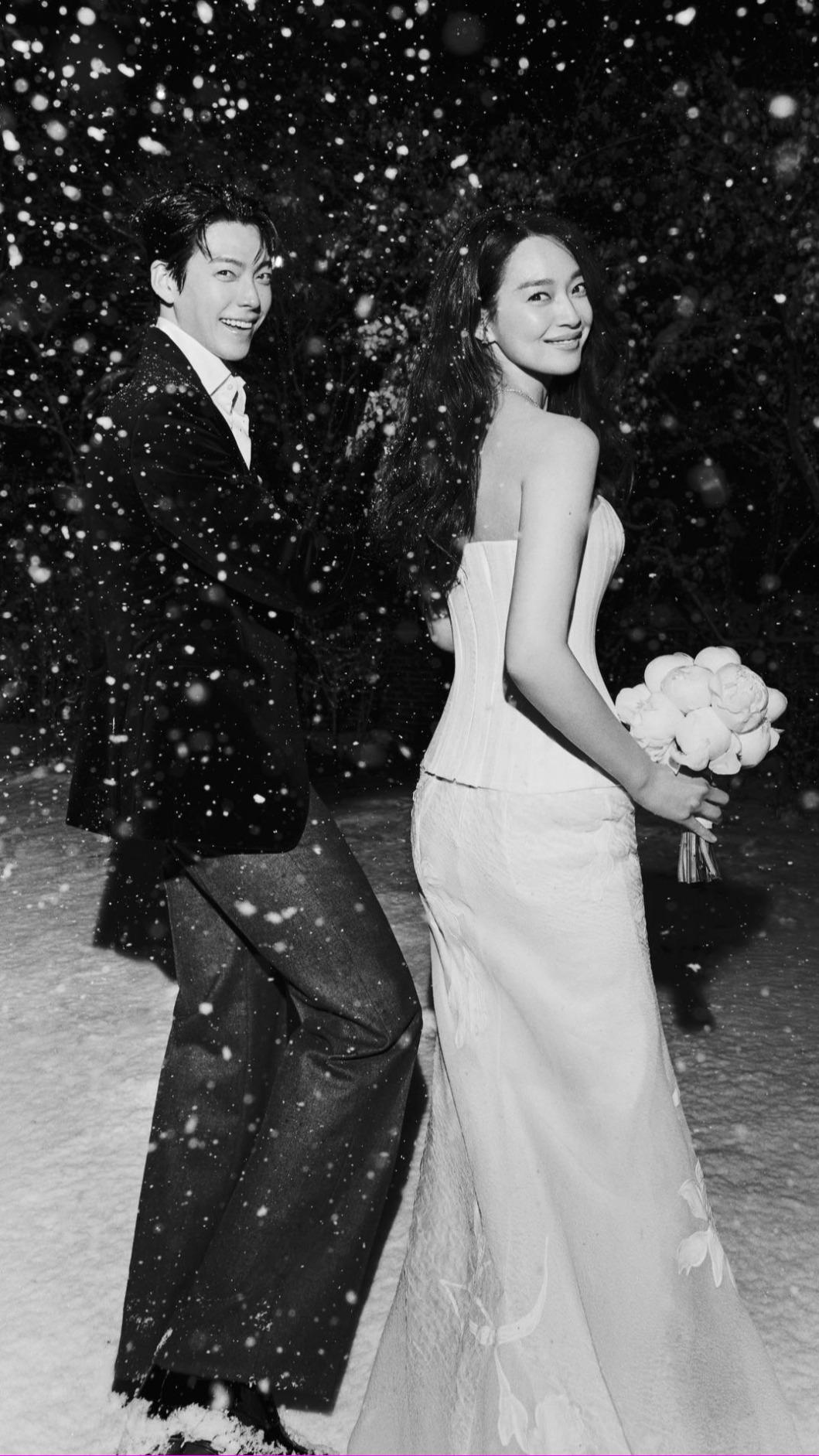 婚禮前公司僅釋出一張婚紗照。（圖／翻攝自ament_official IG）