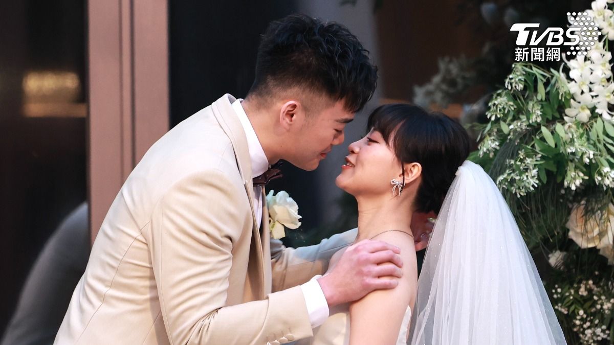 國手王齊麟與樂天啦啦隊前成員「十元」陳詩媛21日辦婚禮。(圖/黃城碩攝)