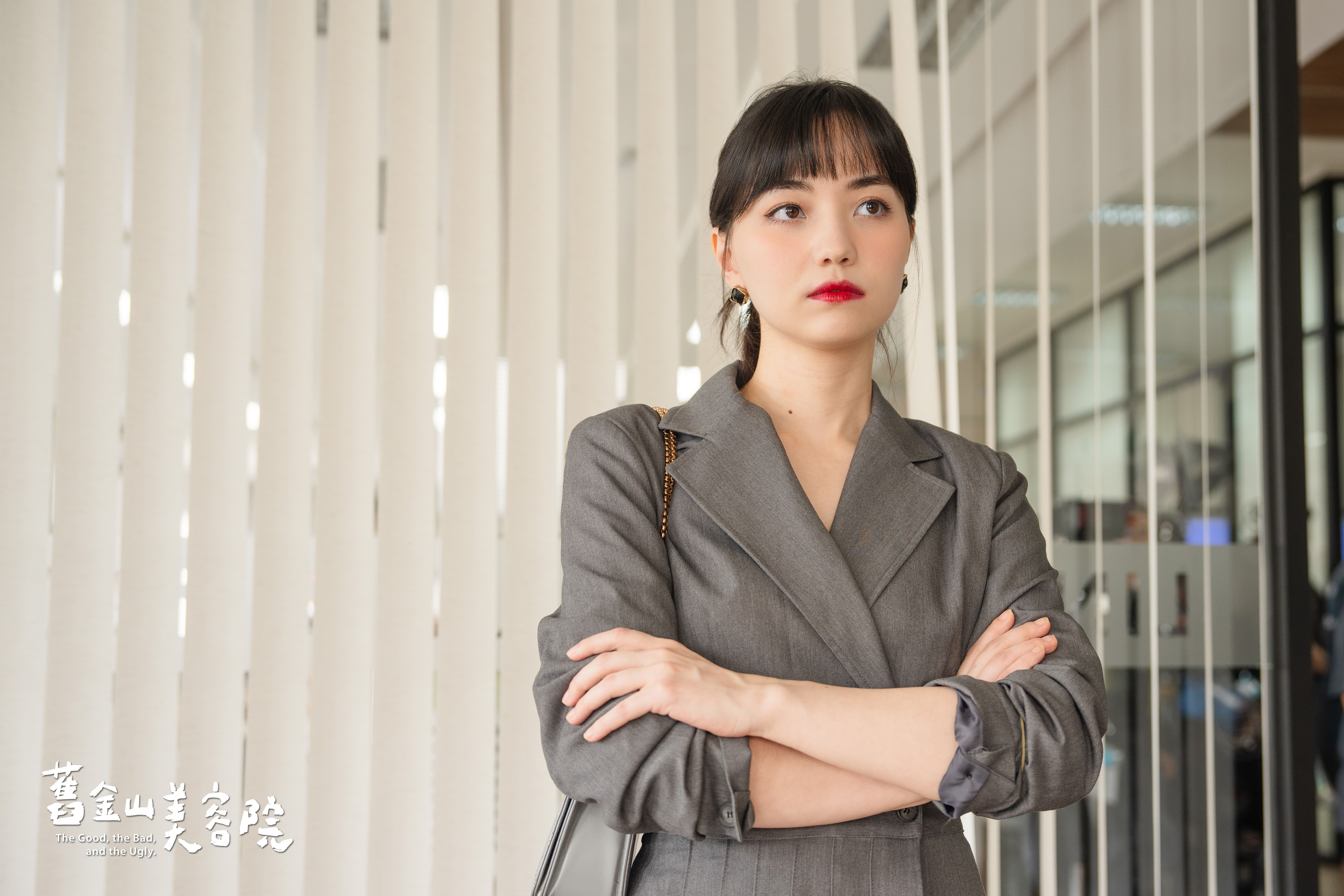 黑嘉嘉劇中是工作能力強的秘書,但面對感情又戀愛腦。(圖/TVBS)