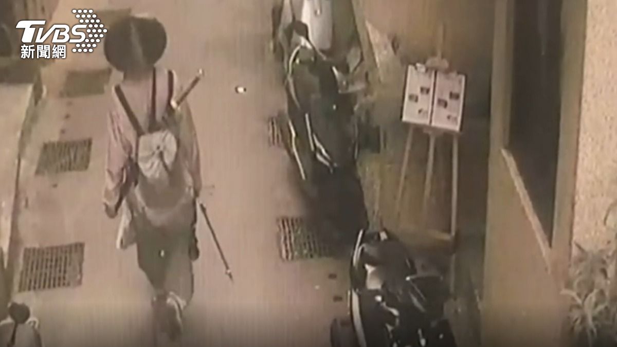 九份驚見「浪客」攜60公分武士刀趴趴走!民眾見狀心慌急報案