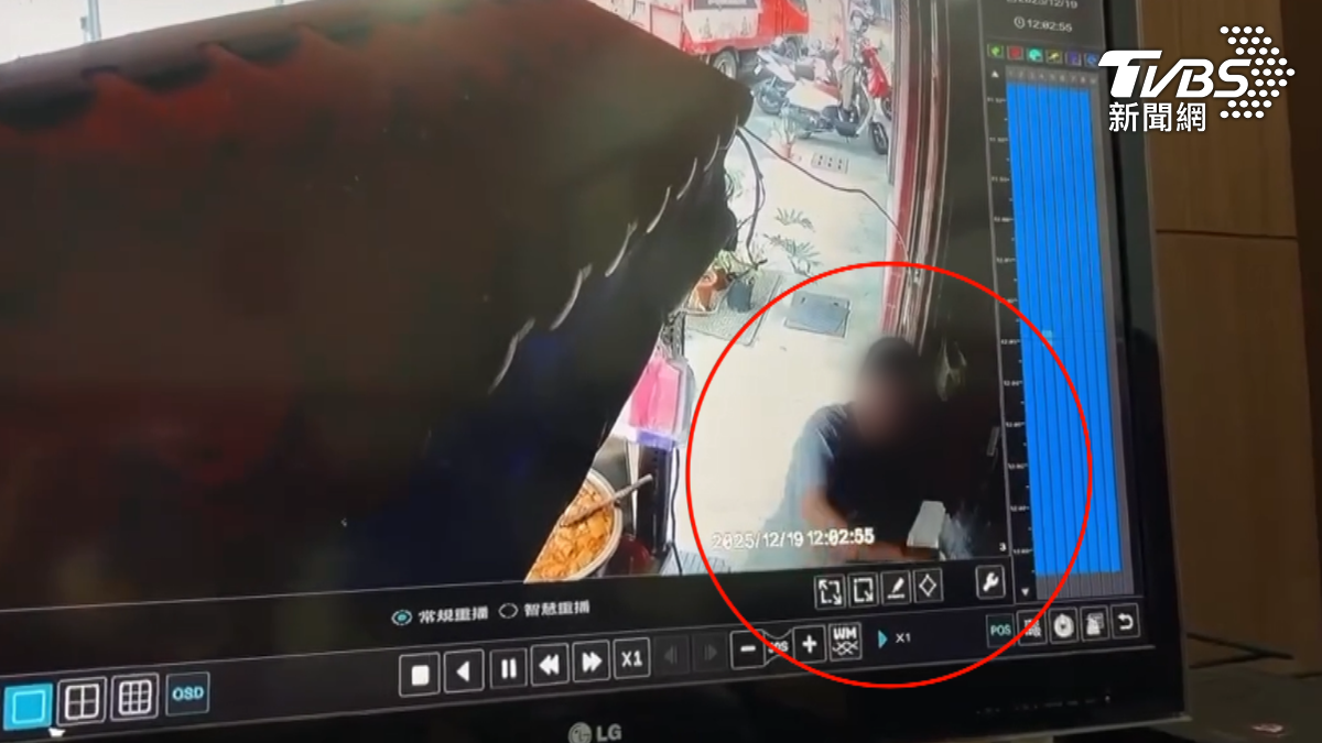 男子揮拳毆打。(圖/TVBS)