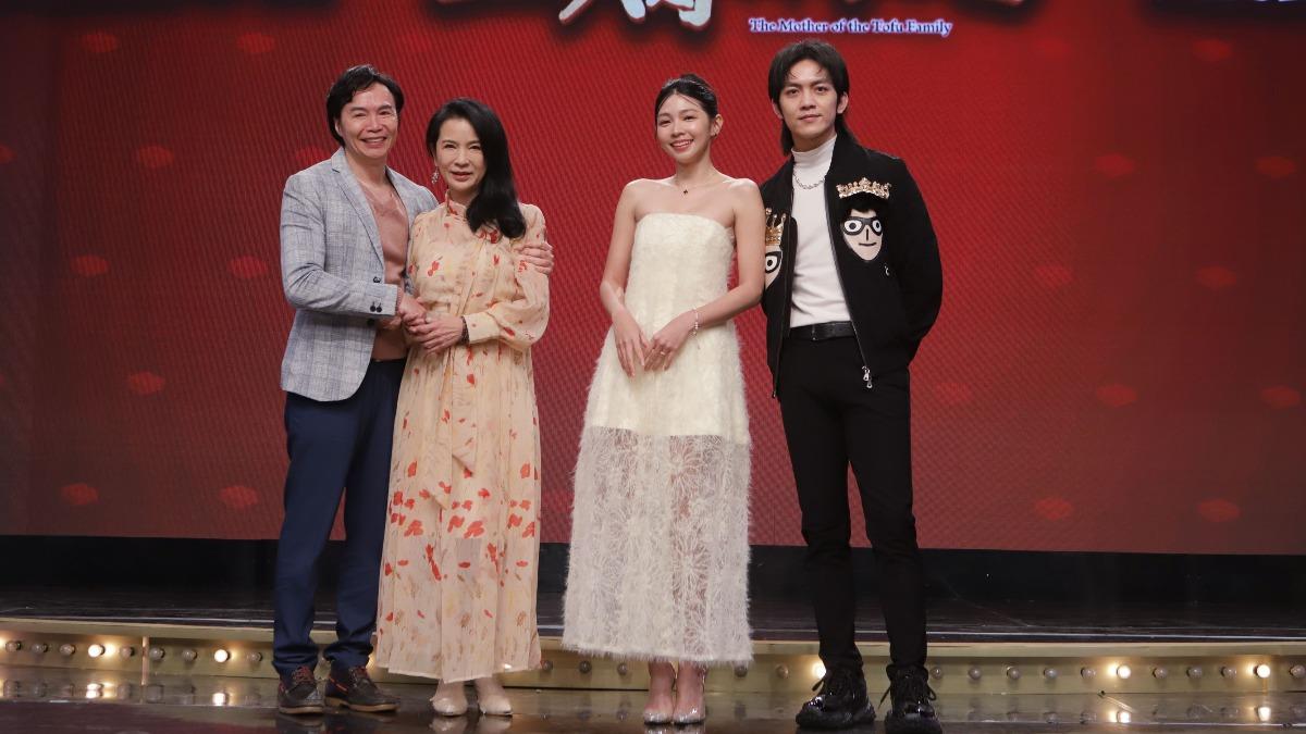 吳鈴山(左起)、張倩、曾智希、郭忠祐出席首映典禮。(圖/民視提供)
