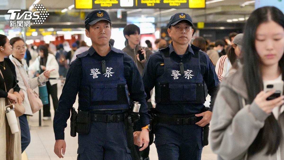 北捷中山砍人／又有恐攻？黑衣男狂吼「我要找張文」嚇壞女星　保全急衝上車