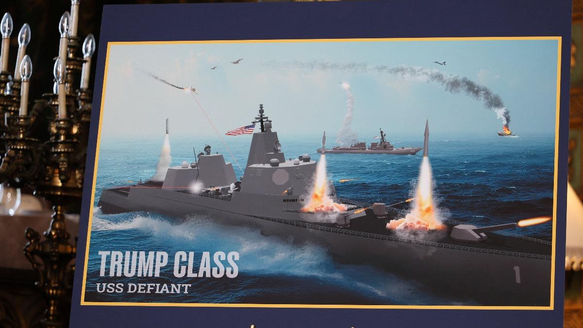 川普在記者會上公開「川普級」戰艦的構想。(圖/達志影像路透社)