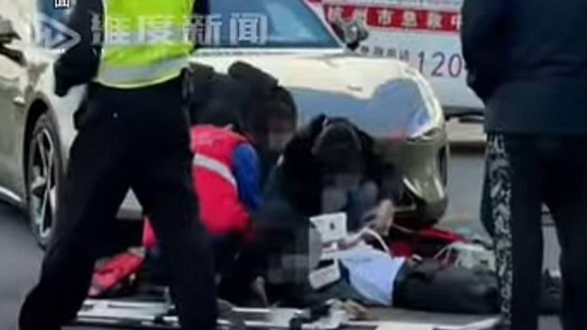 事故監視器畫面在中國社群平台流傳後,引發大量討論。(圖/翻攝自Youtube)