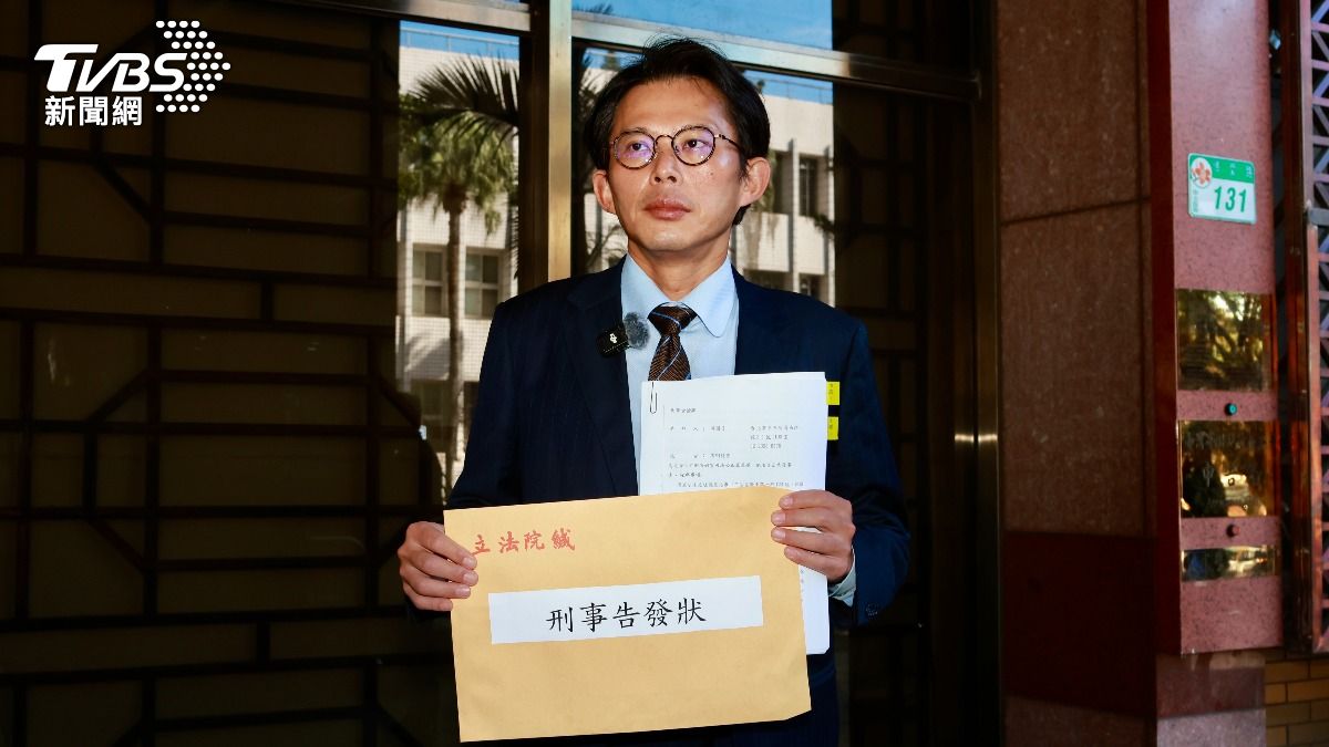 傳府院「溝通」大法官 黃國昌告發要求北檢傳蔡宗珍作證