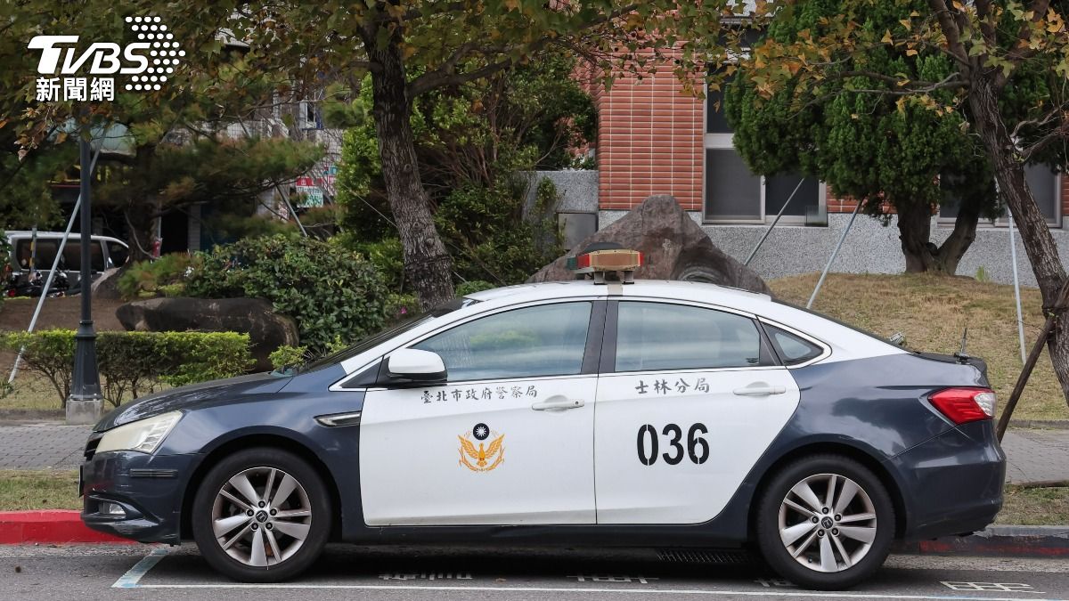 警車停讓行人…男駕駛繞過警車被重罰 他反控「視線阻擋」下場曝