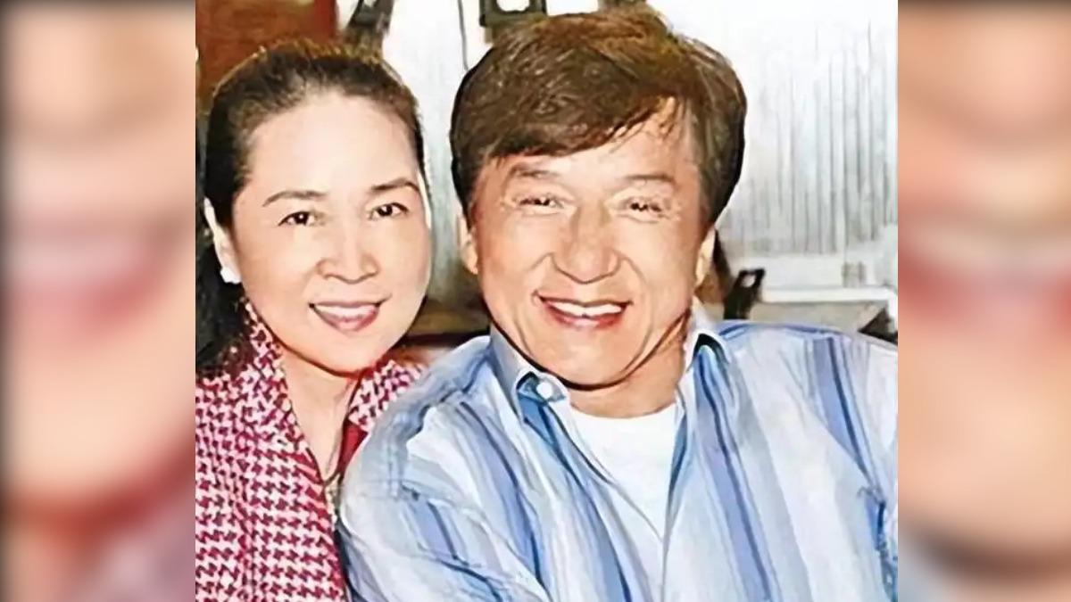 成龍爆出私生女事件後,林鳳嬌不離不棄,成龍便將家中財政大權全交給她。(圖/翻攝自微博)