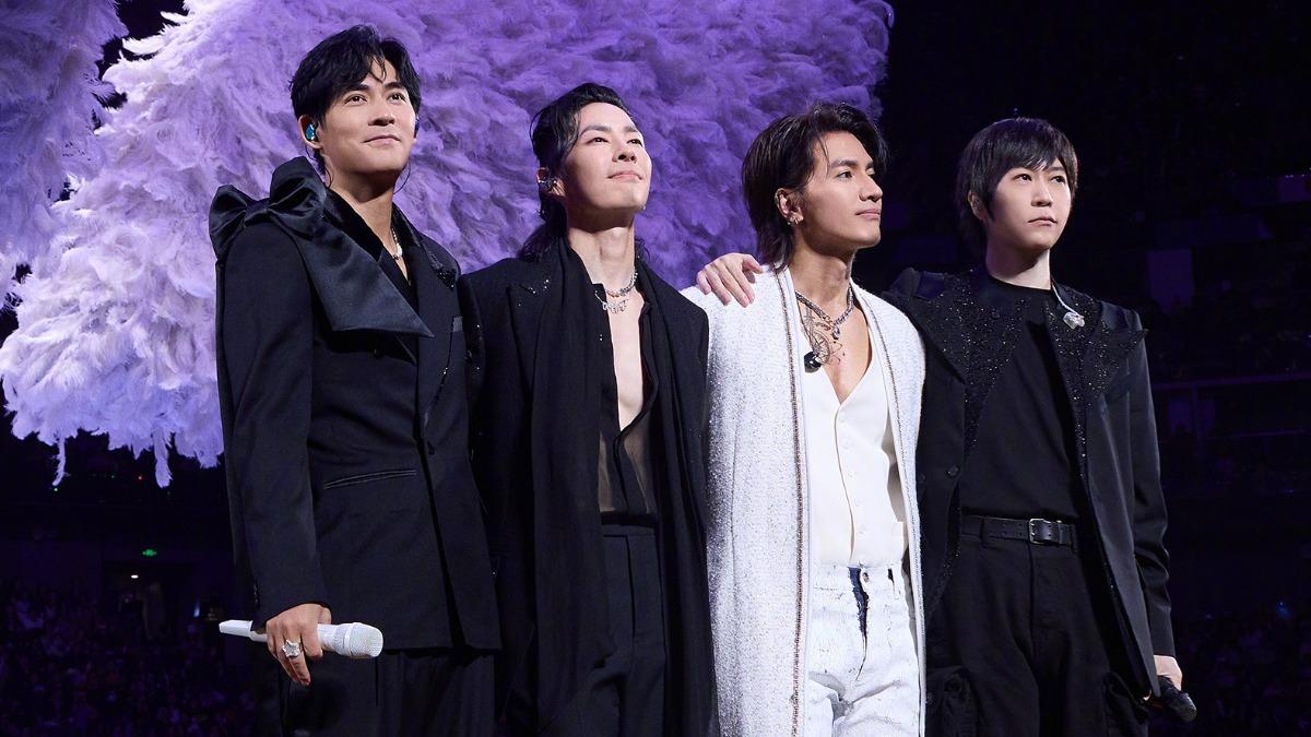 阿信摔落舞台後發文報平安。（圖／相信音樂提供）