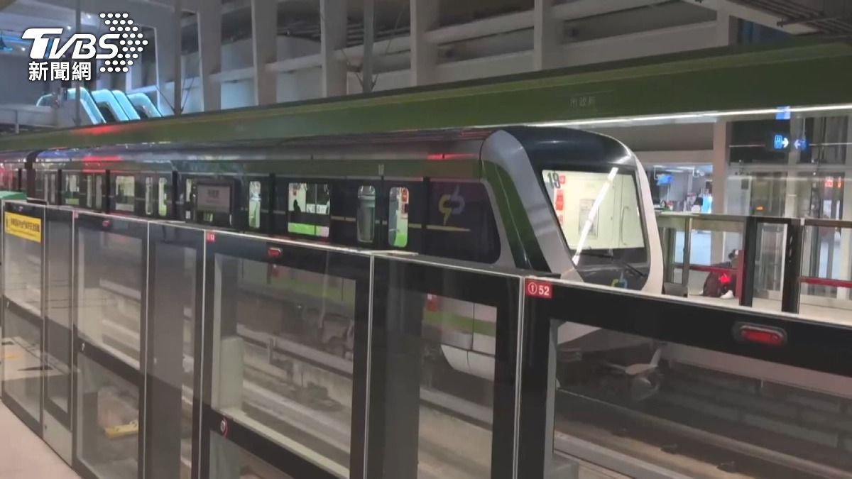 台中捷運電力異常「連兩日出包」,4800人次受困軌道動彈不得。(圖/TVBS)