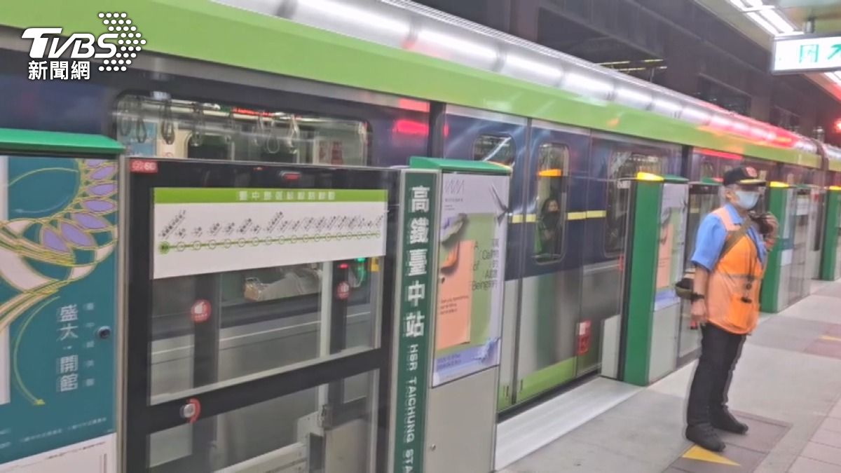 台中捷運異常列車停擺!旅客受困3小時。(圖/TVBS)