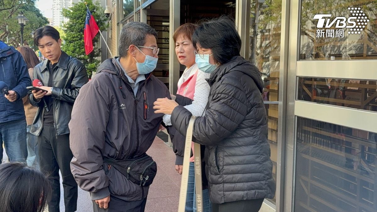 死者楊姓國中生的父母。(圖/潘千詩攝)