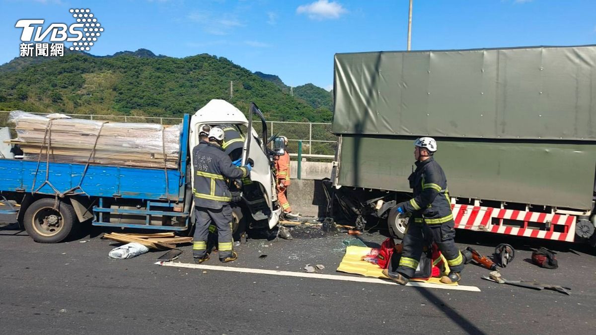 台64嚴重事故!貨車高速追撞前車「車頭撞爛」 駕駛送醫不治