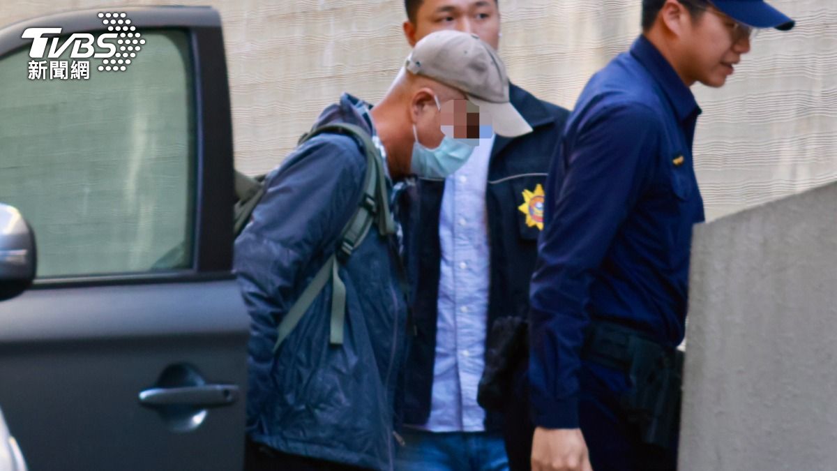 快訊/張文遺體解剖 父母低頭快步入二殯、擬將為兒道歉