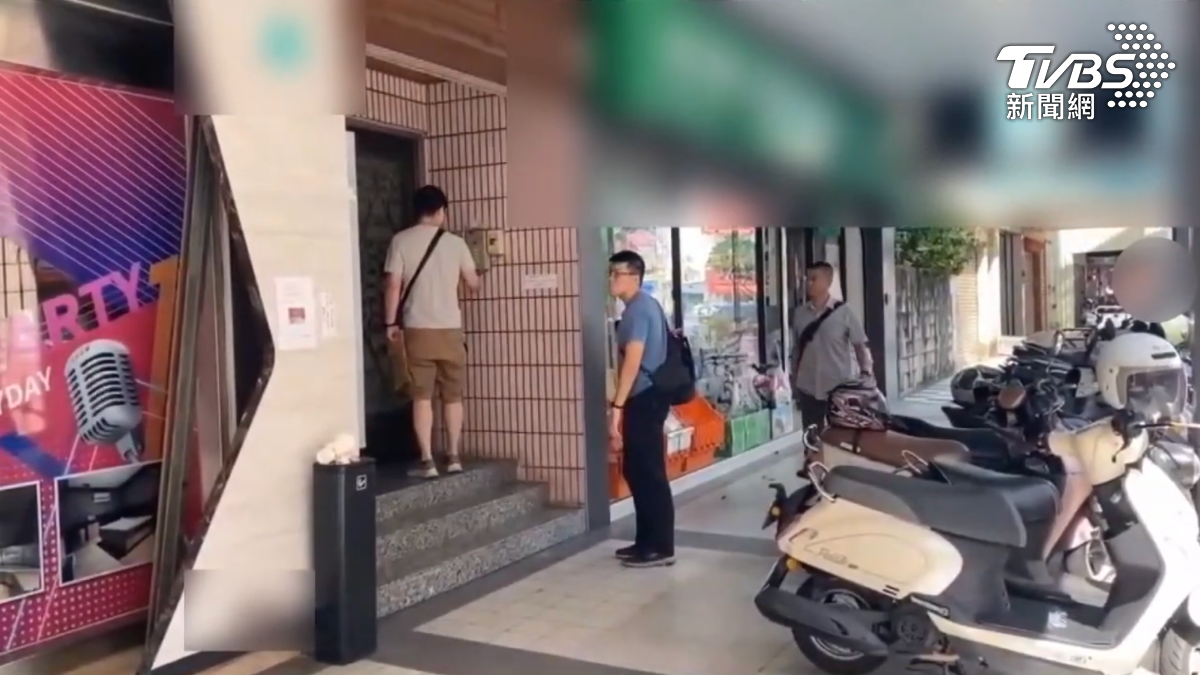 檢警查緝銀樓。(圖/TVBS)