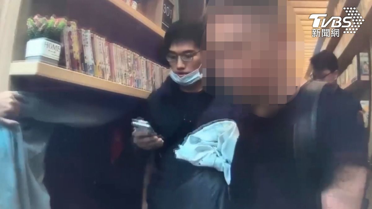 警凌晨衝台南逮人。（圖／TVBS）
