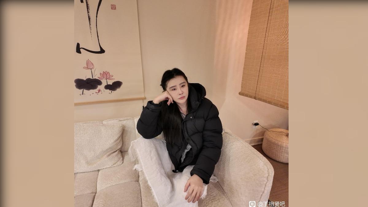 王祖賢最近喜歡頌缽。(圖/翻攝自百度貼吧)