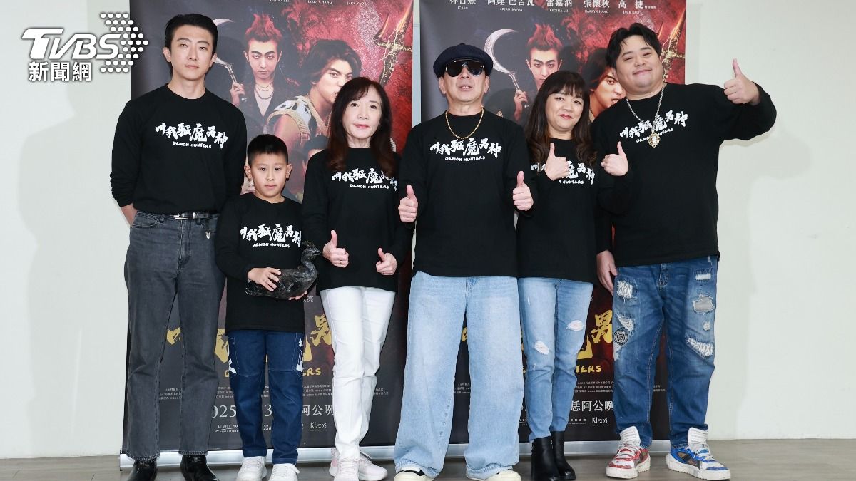 《叫我驅魔男神》今日舉辦媒體聯訪,左起為懷秋、游禮、出品人徐順理、高捷、導演陳玫君以及吳震亞。(圖/黃城碩攝)