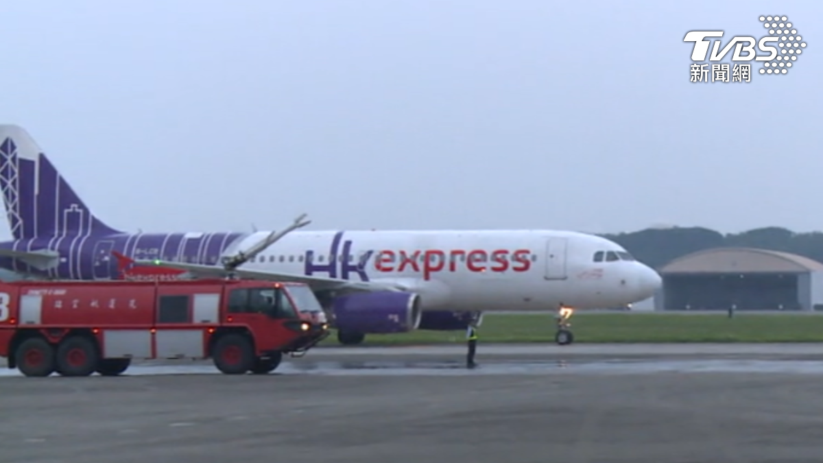 民眾搭機目睹機上旅客現金遭竊。(圖/TVBS)