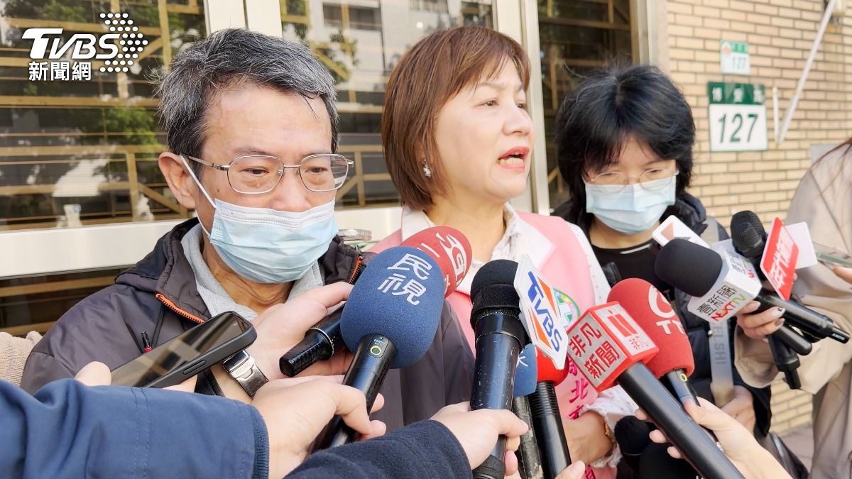新北國中割頸案,二審刑期僅加重3年,受害家屬當庭怒吼。 (圖/TVBS)