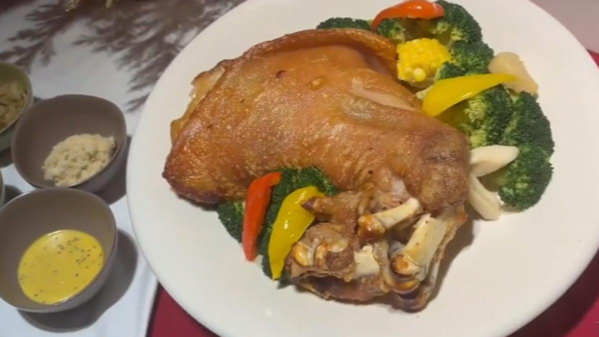 飯店推出西式年菜「大力金剛腿」。(圖/天成文旅提供)