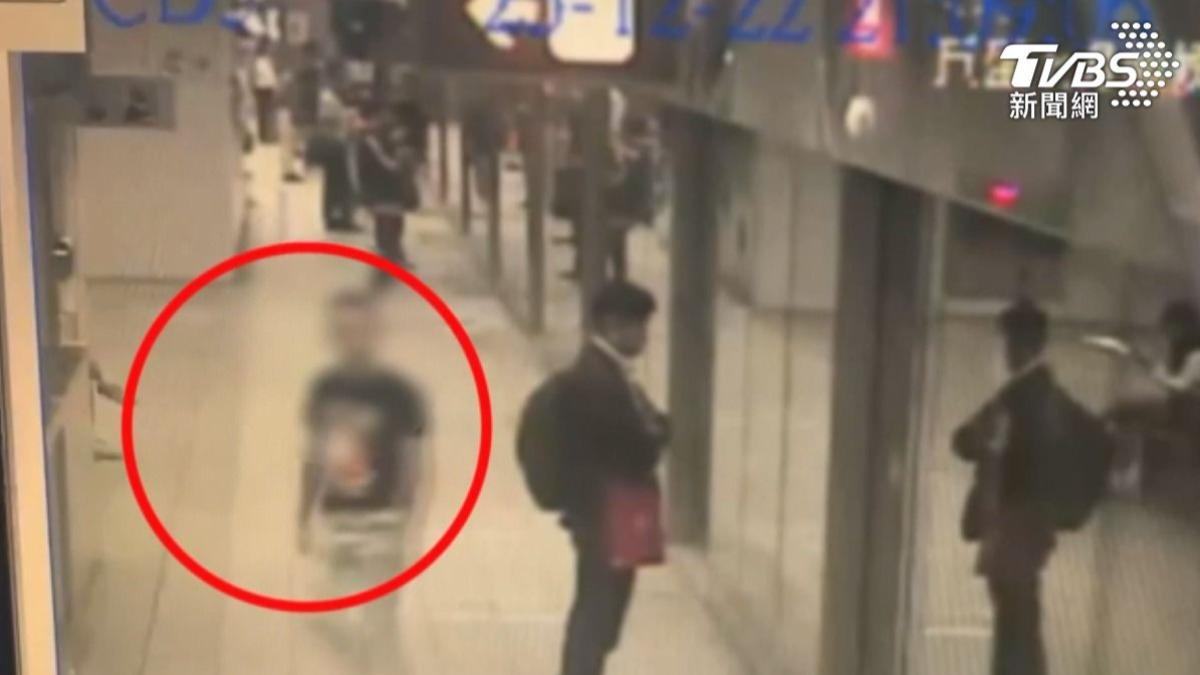 李姓男子在高捷巨蛋站內緊急對講機,謊稱有炸彈客引發恐慌。(圖/TVBS)