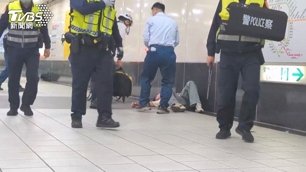 高雄警模擬攻擊 跨年動員千警民力。(圖/TVBS)