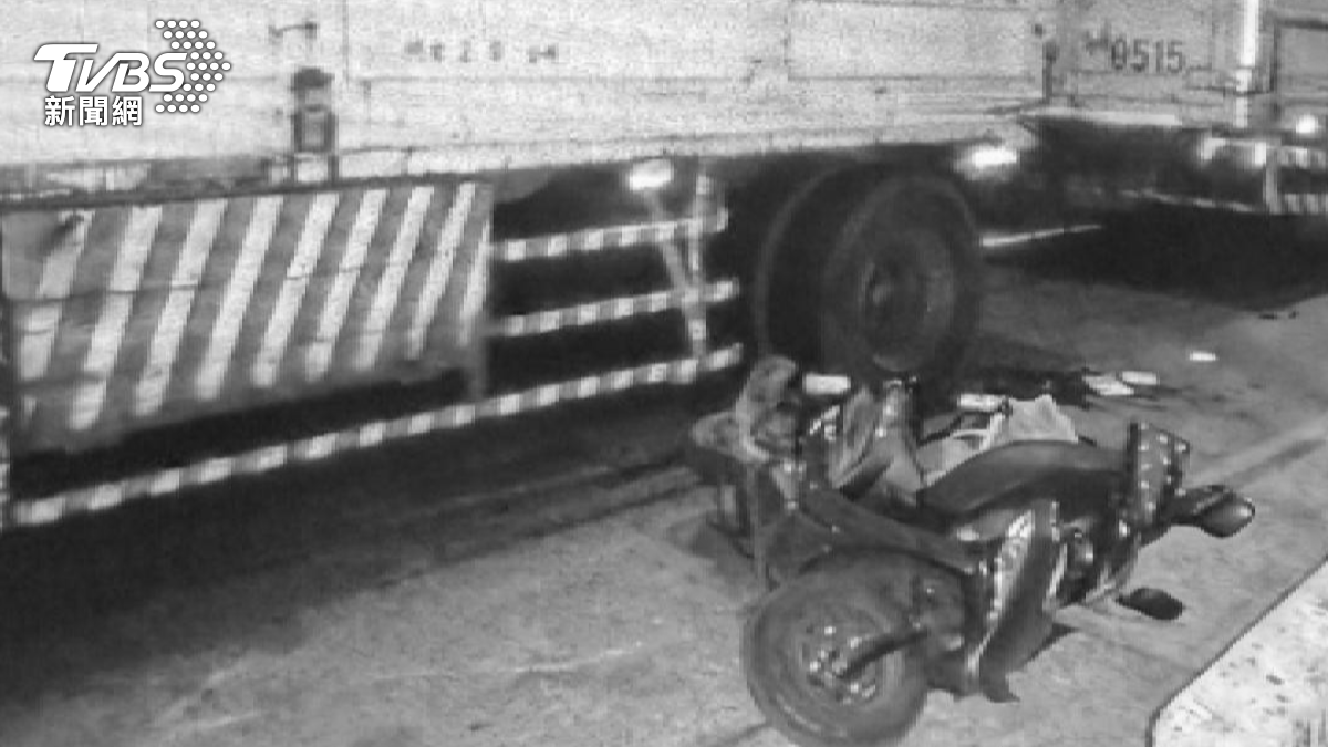 台中死亡車禍!聯結車司機喊「有人竄出」 婦遭輾血流滿地慘死