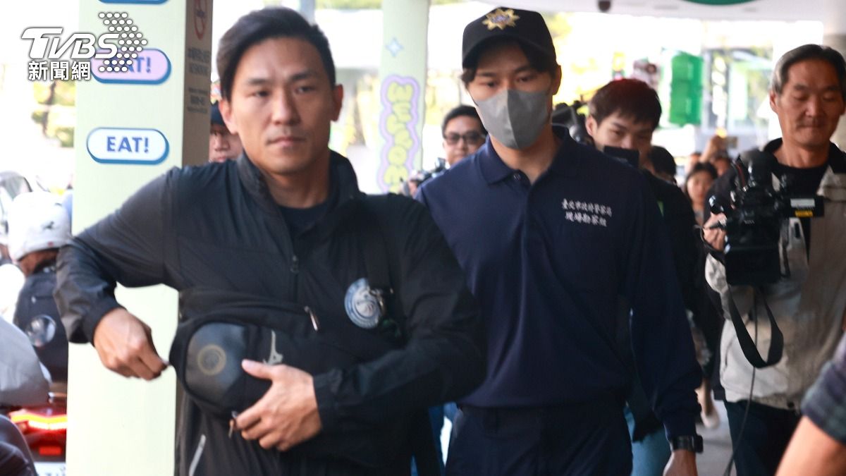 北市刑大鑑識中心人員，回到誠品南西進行相關採證。（圖／華子琛攝）