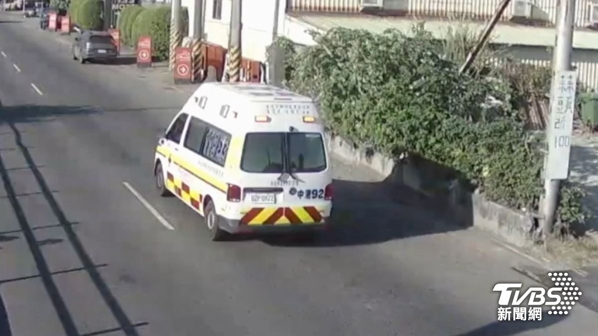 救護車到場畫面。(圖/TVBS)