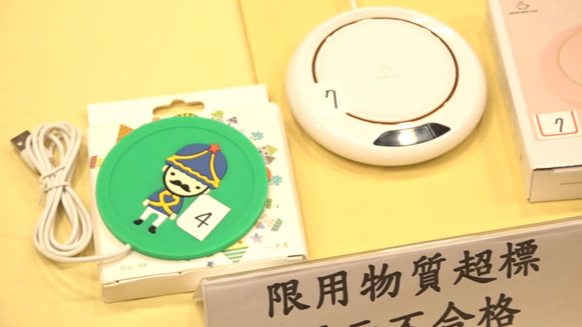 新北消保官抽查保溫杯墊。（圖／TVBS）