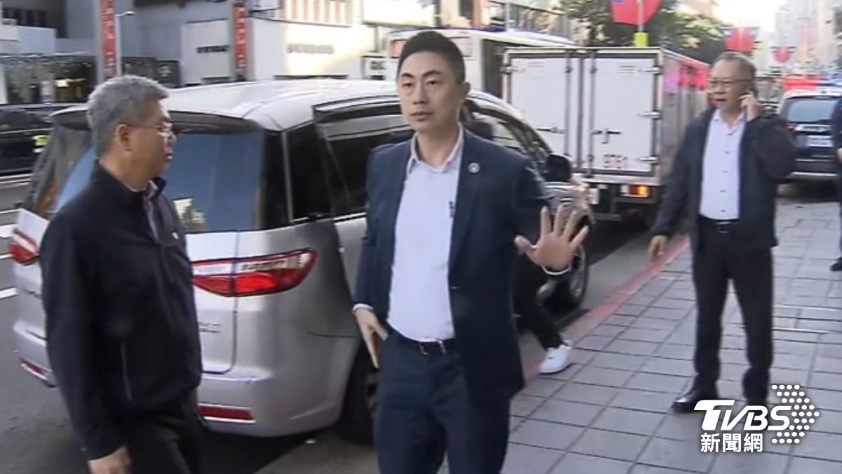 北檢主任檢察官曾揚嶺親自到場指揮。（圖／TVBS）