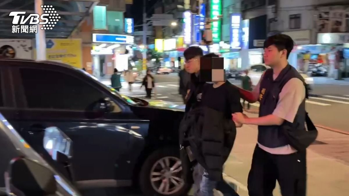 警方逮捕涉嫌砍人的犯嫌。(圖/TVBS)