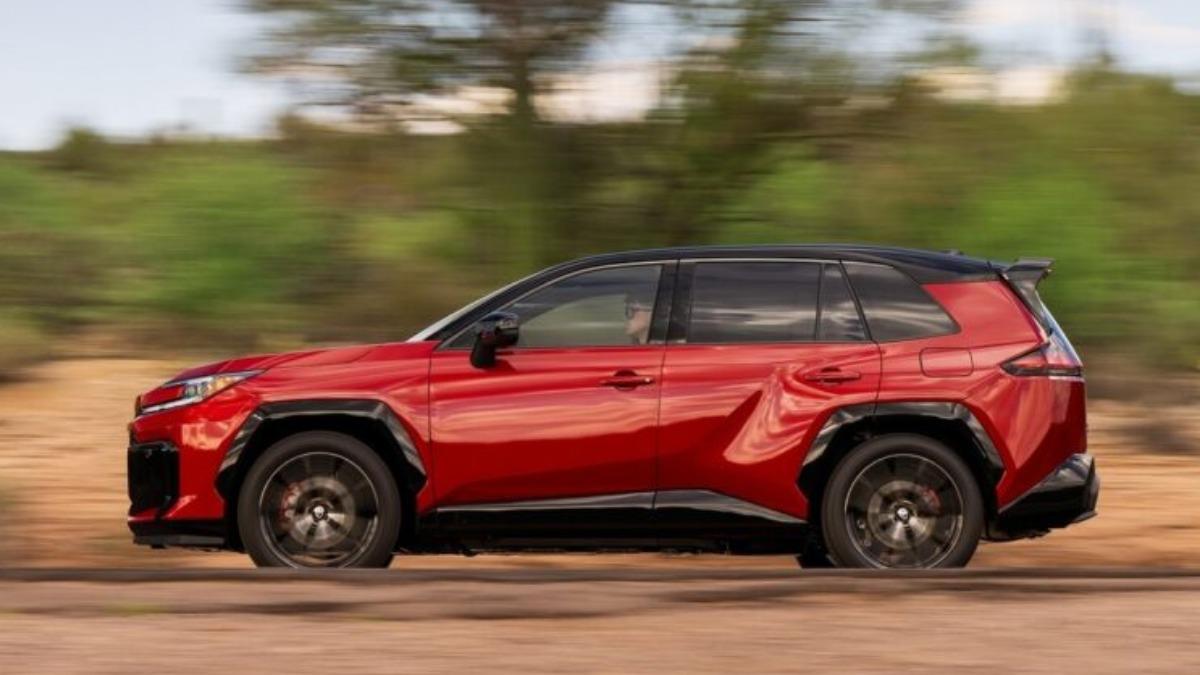 台灣導入的RAV4 GR Sport可能搭載2.5升油電動力,最快可望在台北車展現身。(圖/Toyota提供)