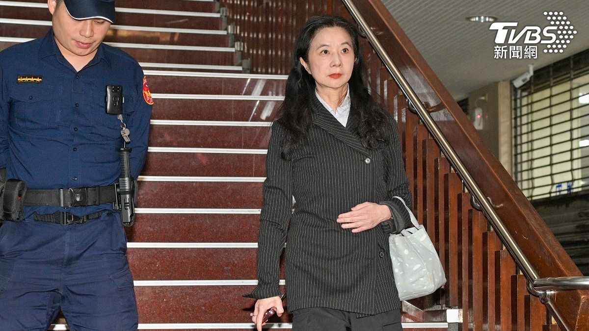 京華城案/應曉薇淚訴:士可殺不可辱 請法官「虎頭鍘」開鍘檢察官